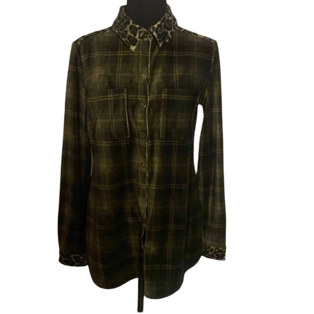 Susan graver oversized. leopard snap button flannel oversized xsmall